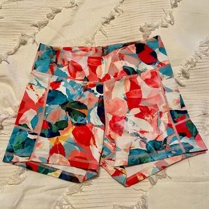 Zyia Light n Tight Floral Hustle Shorts Medium